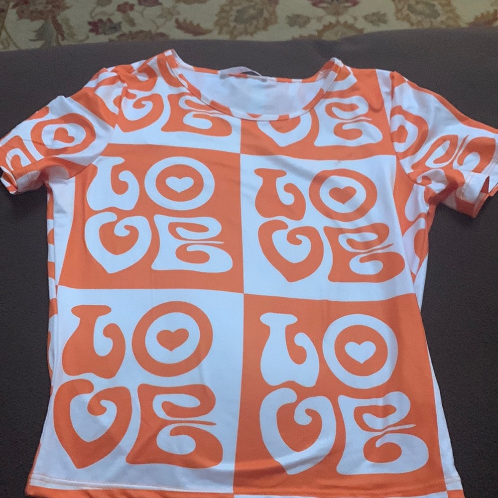 NWT orange and white shirt sleeve top says love size small